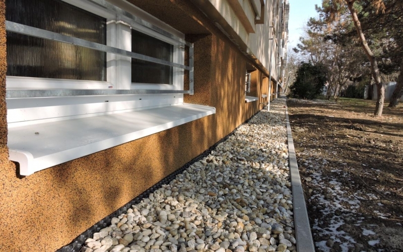 Mreža na pivničných oknách, oplechovanie parapetov