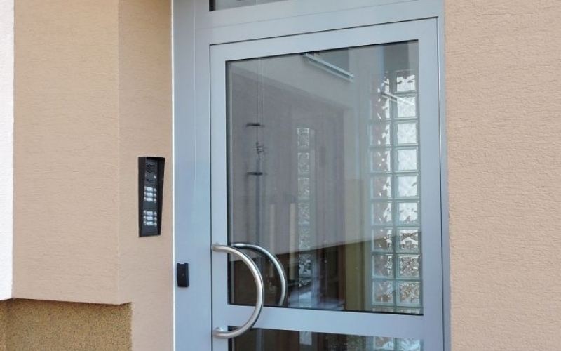 Oplechovanie vchodovej striešky